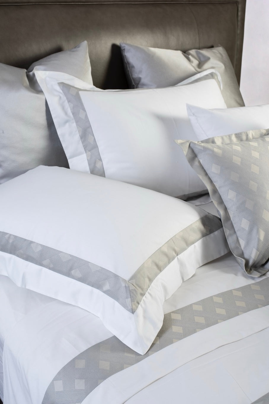 La Rosa Silver Pillow Cases