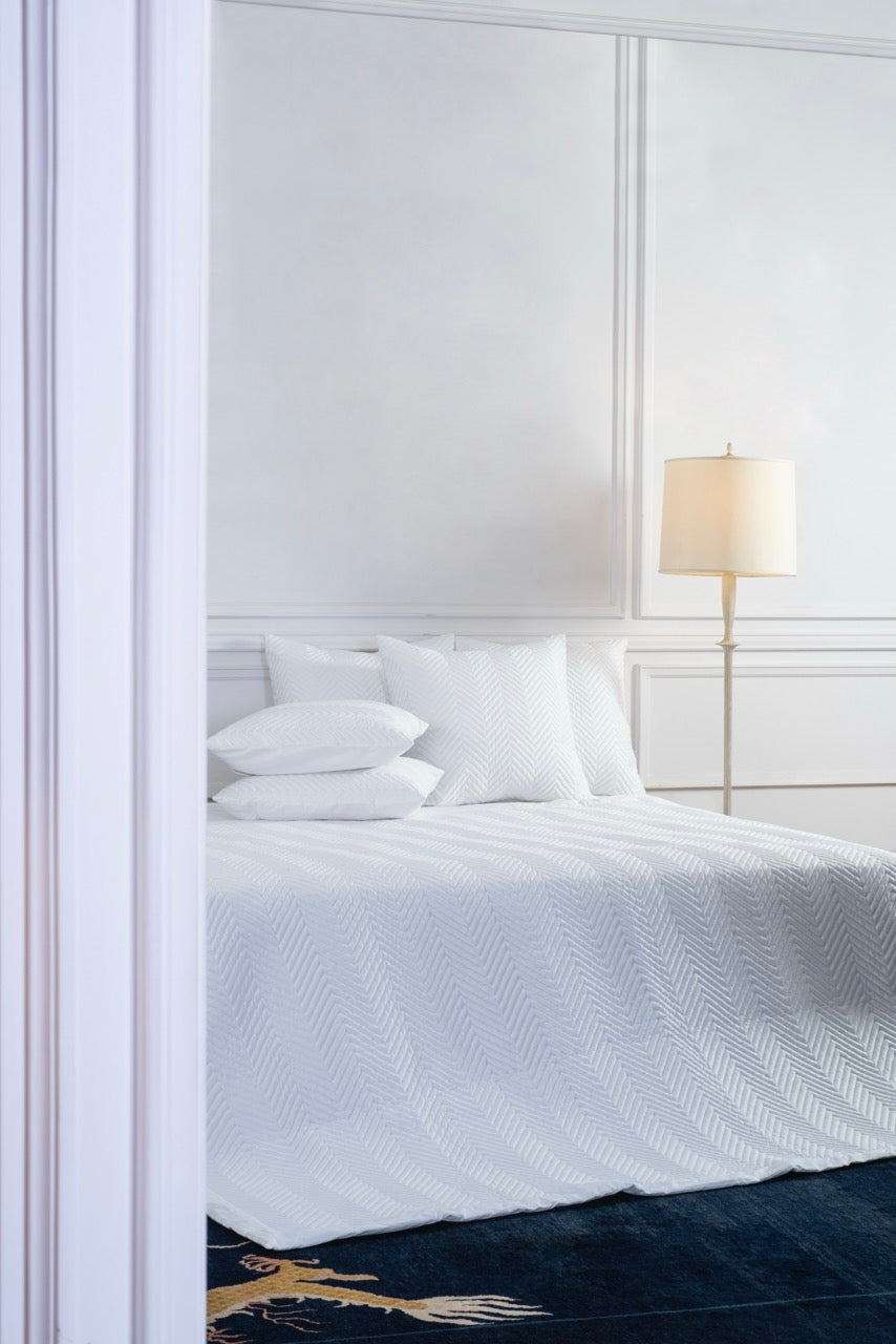 Sakara White Bedspread Set